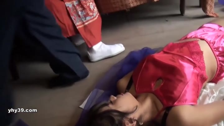 Chinese Bondage Female Catching Head 2