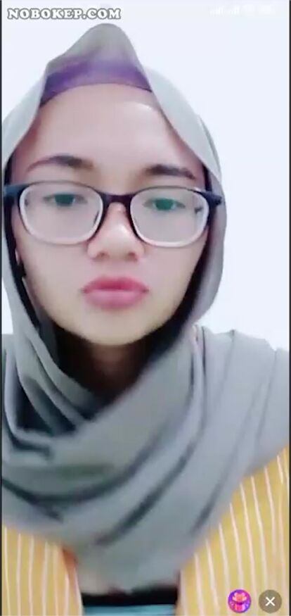 Bokep Indo Ukhty Yulia Liveshow Pamer Belahan Toket - Bokep Indo