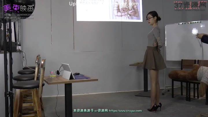 Elegant Chinese teacher experiences bondage for the first time