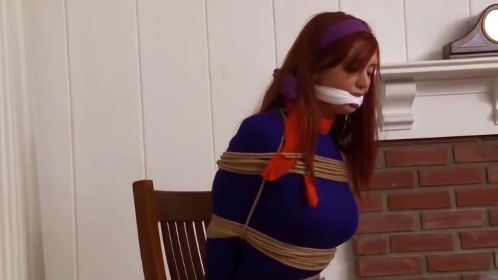 Daphne Blake In Trouble