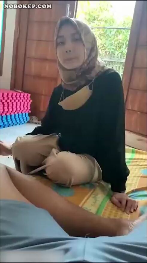 Bokep Indo Cewe Hijab Imut Nyepong Pacar Viral - Bokep Hd