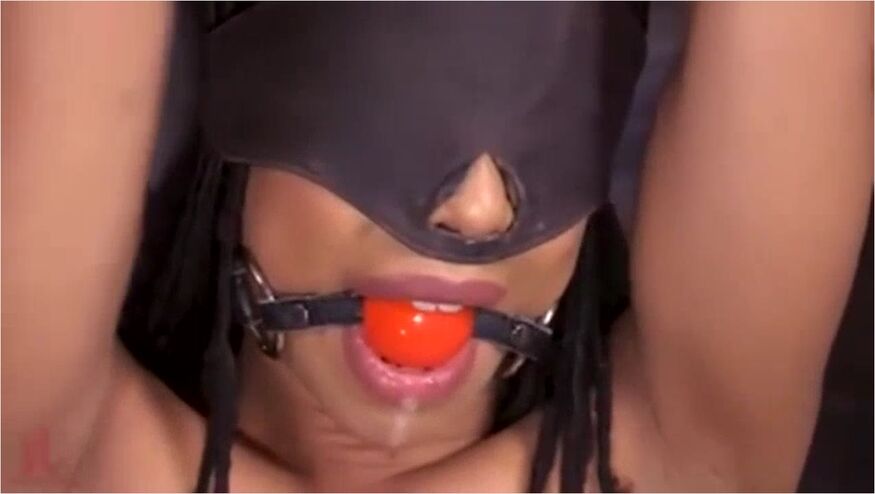 Kira Noir In Session