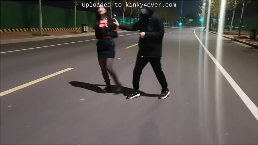 Chinese Girls Throw Trash Anywhere And Tie Up