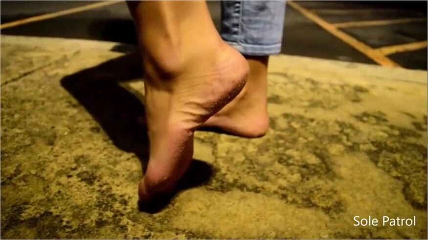 Phenomenal Black Amateur Princess With Incredible Soles And Toes Poses Outdoors