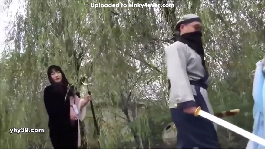 Chinese Bondage Female Catching Head 3