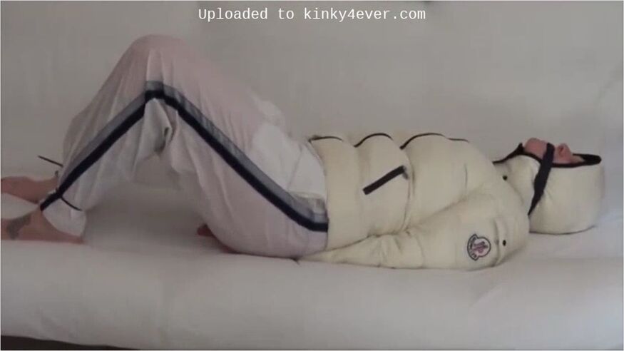 White Moncler Downjacket Zipper Hogtie