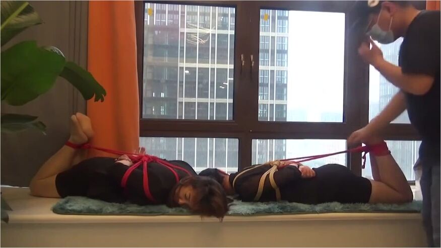 Old Employees Accompany And Tie Up