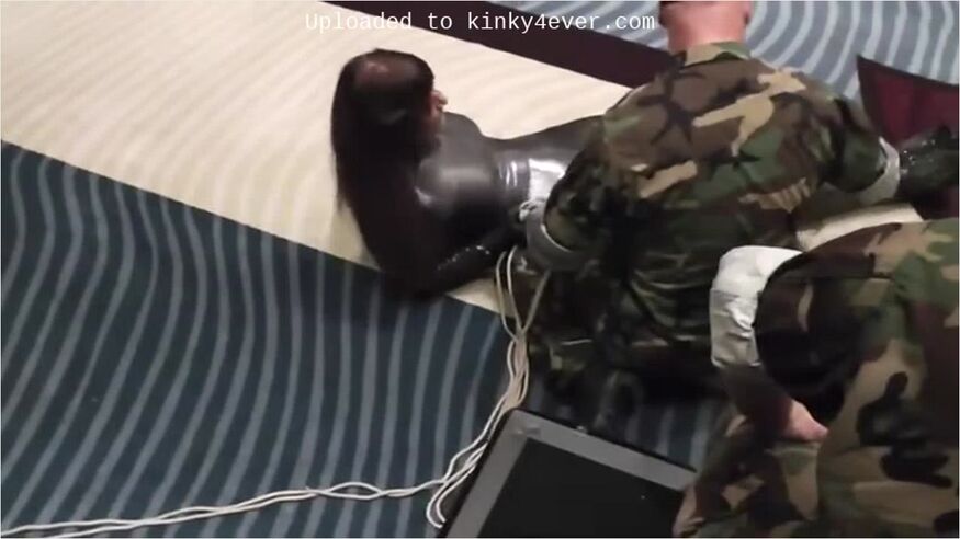 Fetishcon Live: Yvette Tackled And Bound