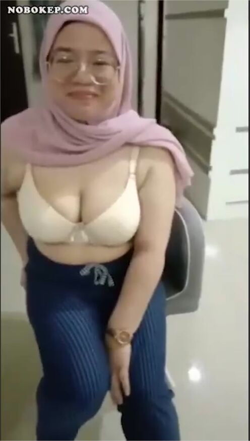 Bokep Indo Sepongan Cewek Jilbab Pink Lagi Viral - Se Bokep