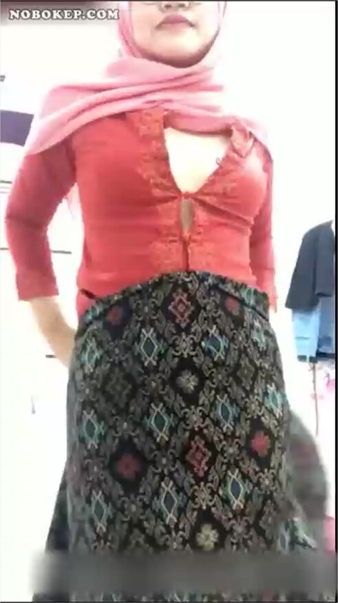 Bokep Indo Hijab Cewe Kebaya Merah Bugil Colmek - Bokepcrot