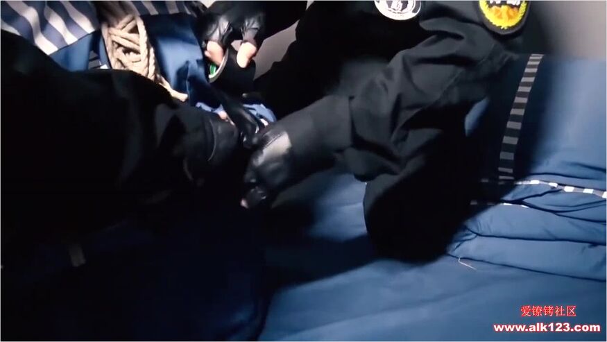 Chinese Bondage Girl Escape