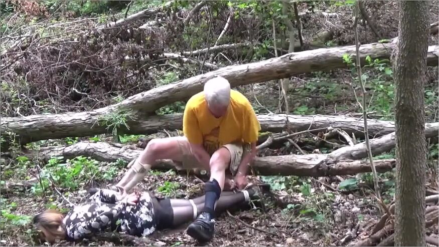 2019 Avaya Is Captured In The Forest And
