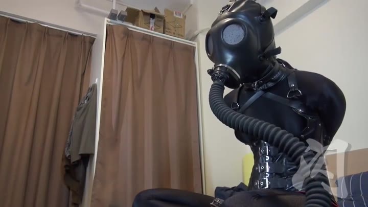 Breathplay In Gasmask - Homemade Maledom