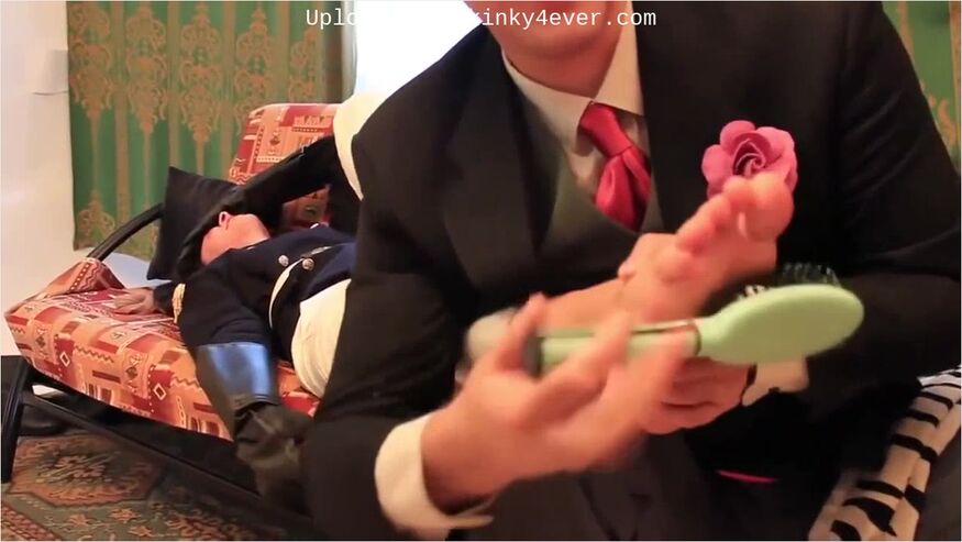 Tickling Nylon 001
