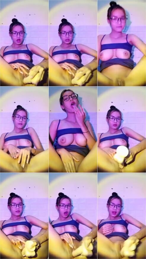 Bokep Farah Mahasiswi Kacamata Cantik Main Dildo - Indo Bokep