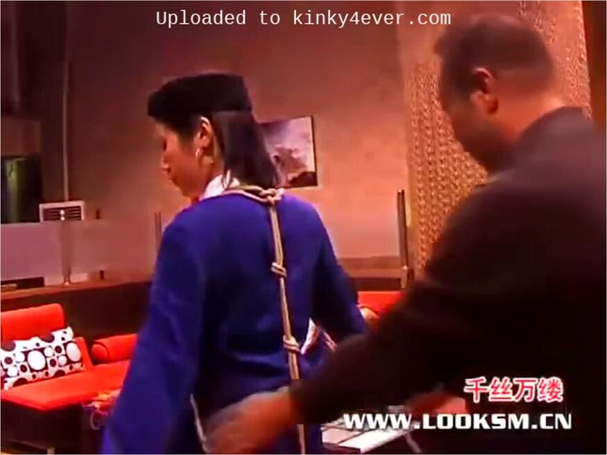 Looksm Tying Demo With 7 Ladies In Hotel Lobby