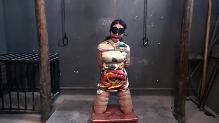 Chinese Bondage A Girl In Jail