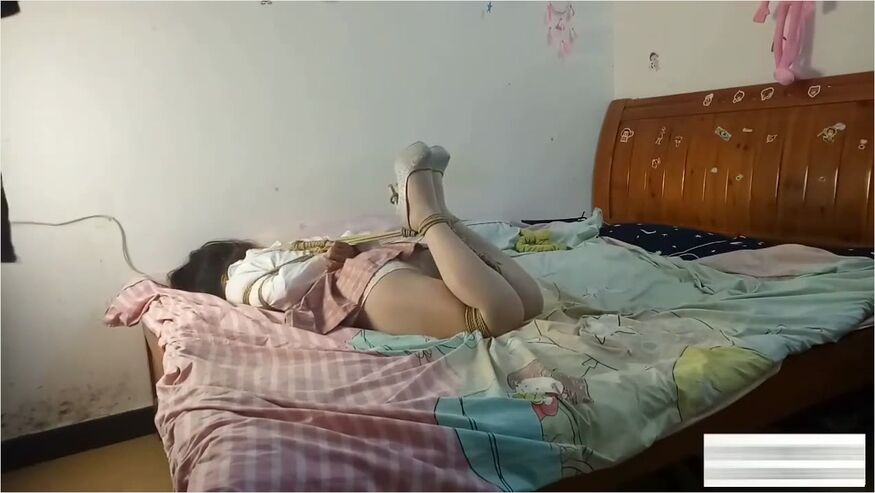 Chinese Cutie In Ropes