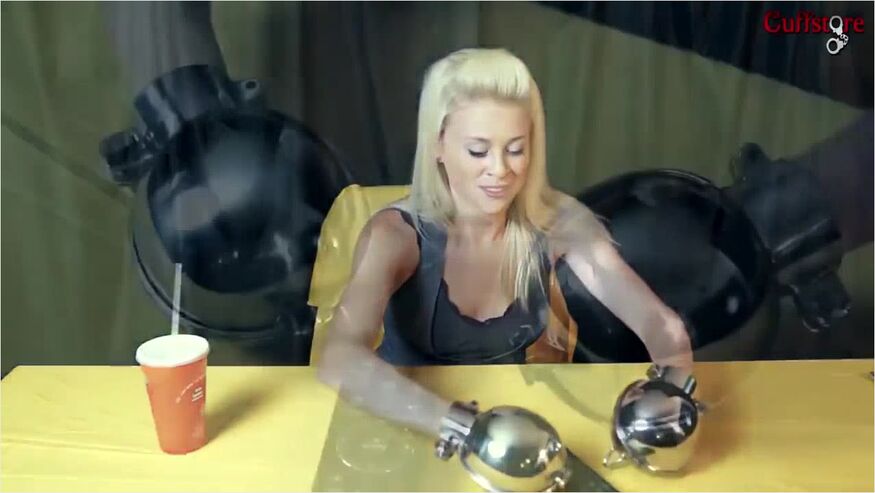 Ashley In Locking Stainless Steel Handmitts