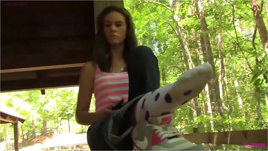 Mtnmaiden Shows Polka Dot Socks