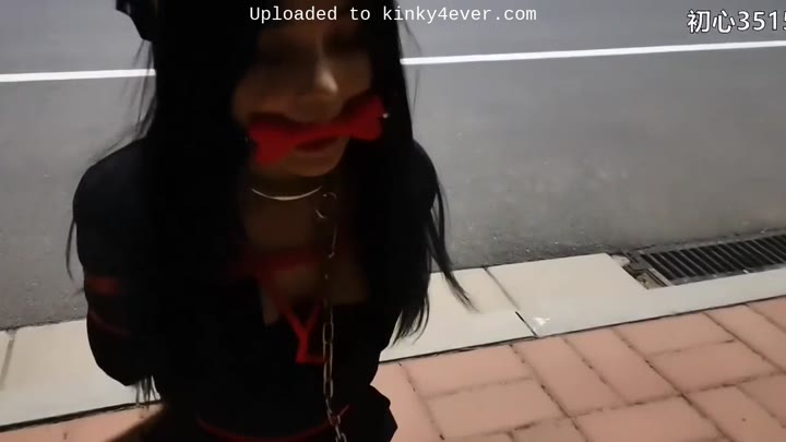 Chinese Girls Throw Trash Anywhere And Tie Up