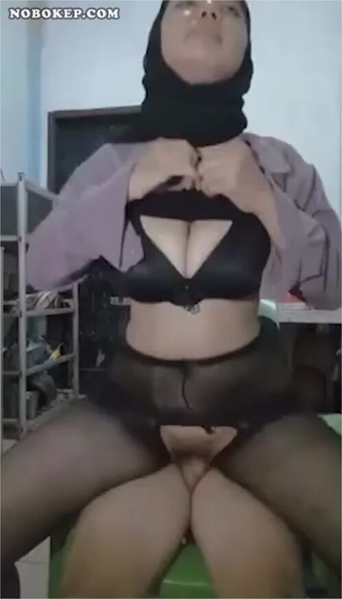 Bokep Indo Cewek Hijab Nyepong Dulu Sebelum Ngewe - Pasarbokep